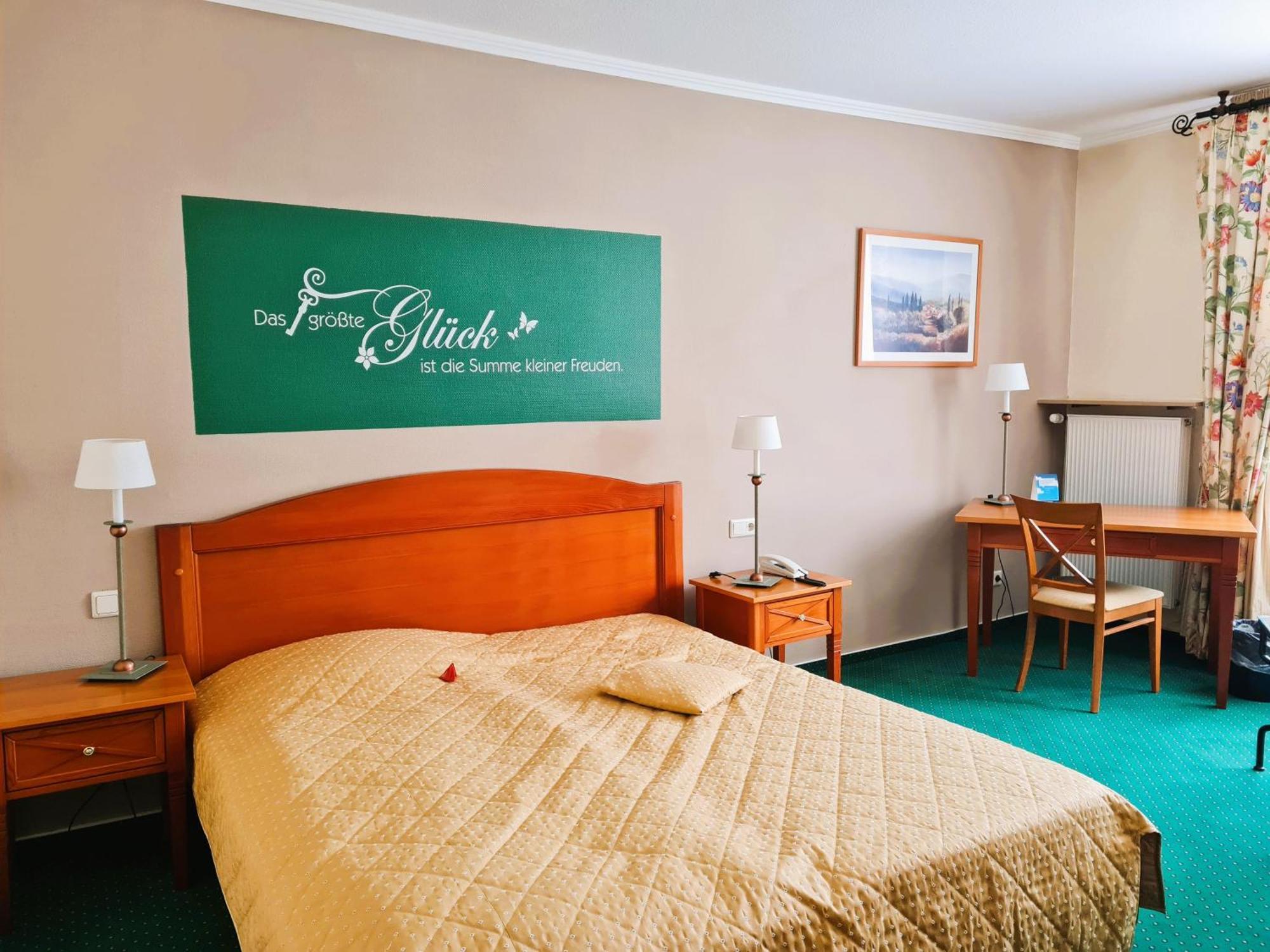 Waldbreitbach Hotel Zur Post מראה חיצוני תמונה
