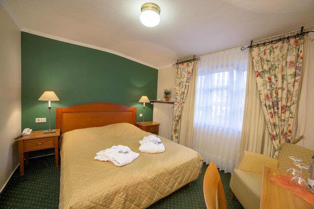 Waldbreitbach Hotel Zur Post מראה חיצוני תמונה