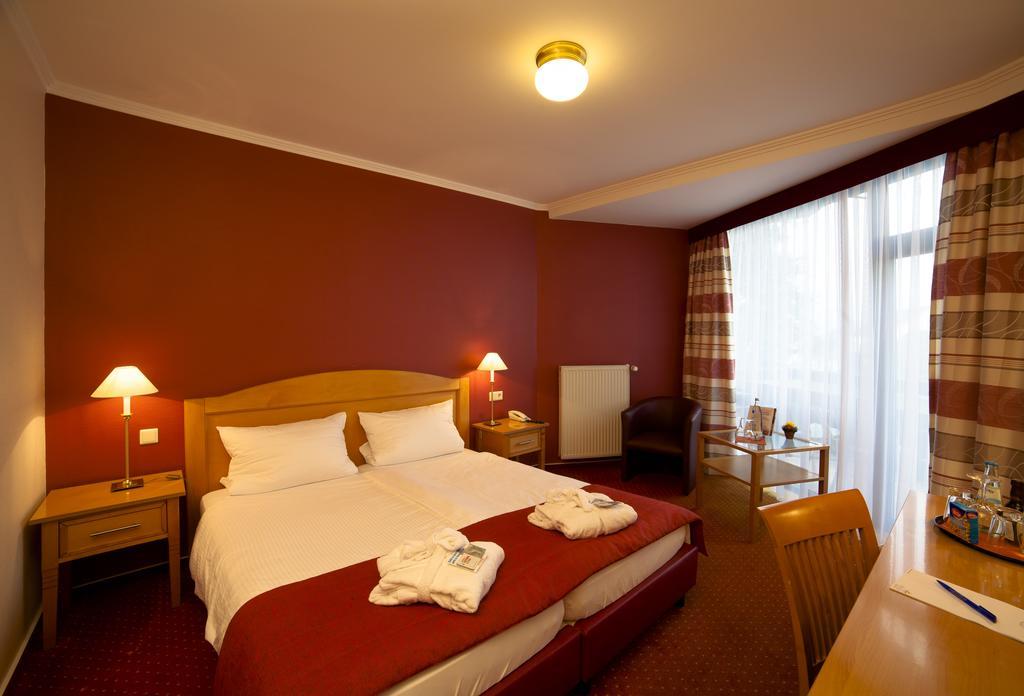 Waldbreitbach Hotel Zur Post חדר תמונה