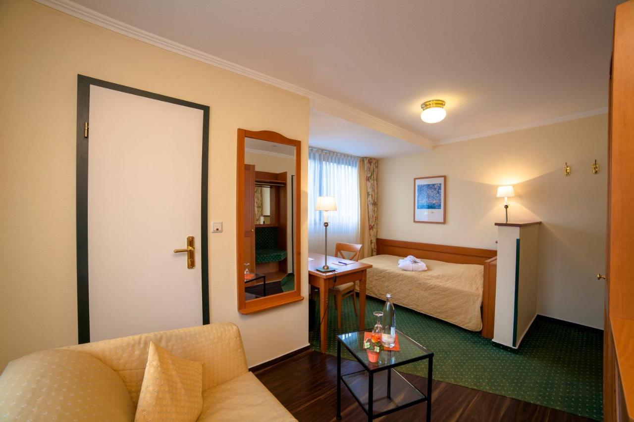 Waldbreitbach Hotel Zur Post מראה חיצוני תמונה