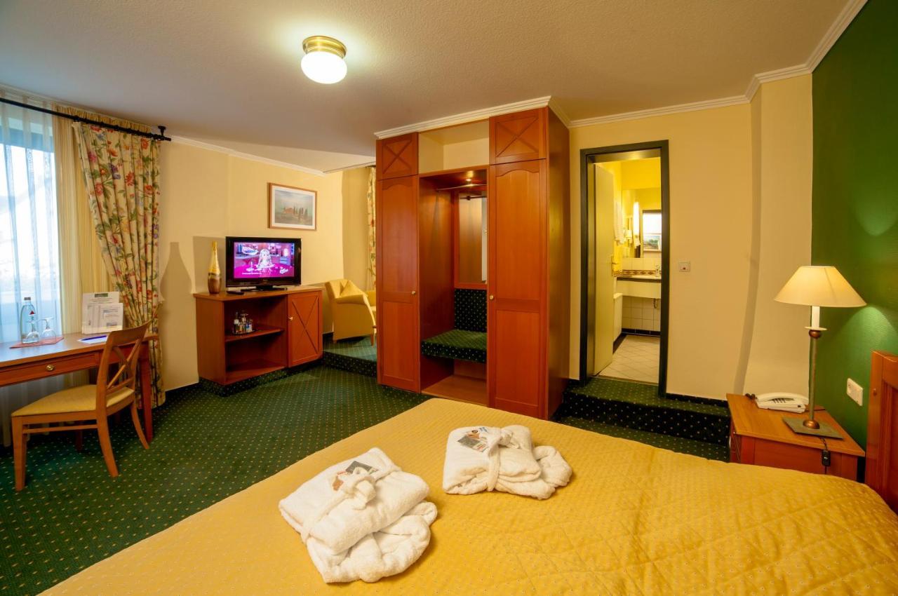 Waldbreitbach Hotel Zur Post מראה חיצוני תמונה