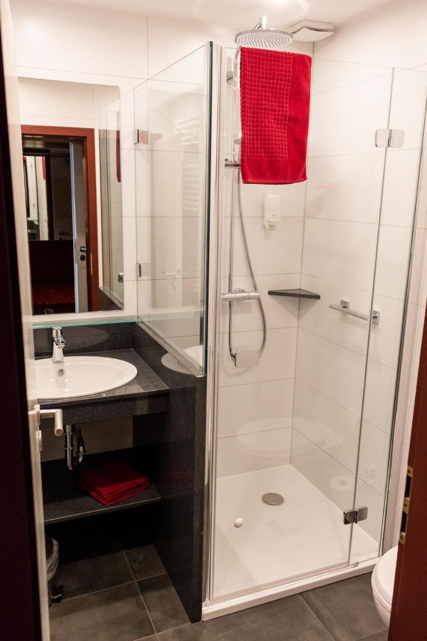 Waldbreitbach Hotel Zur Post מראה חיצוני תמונה