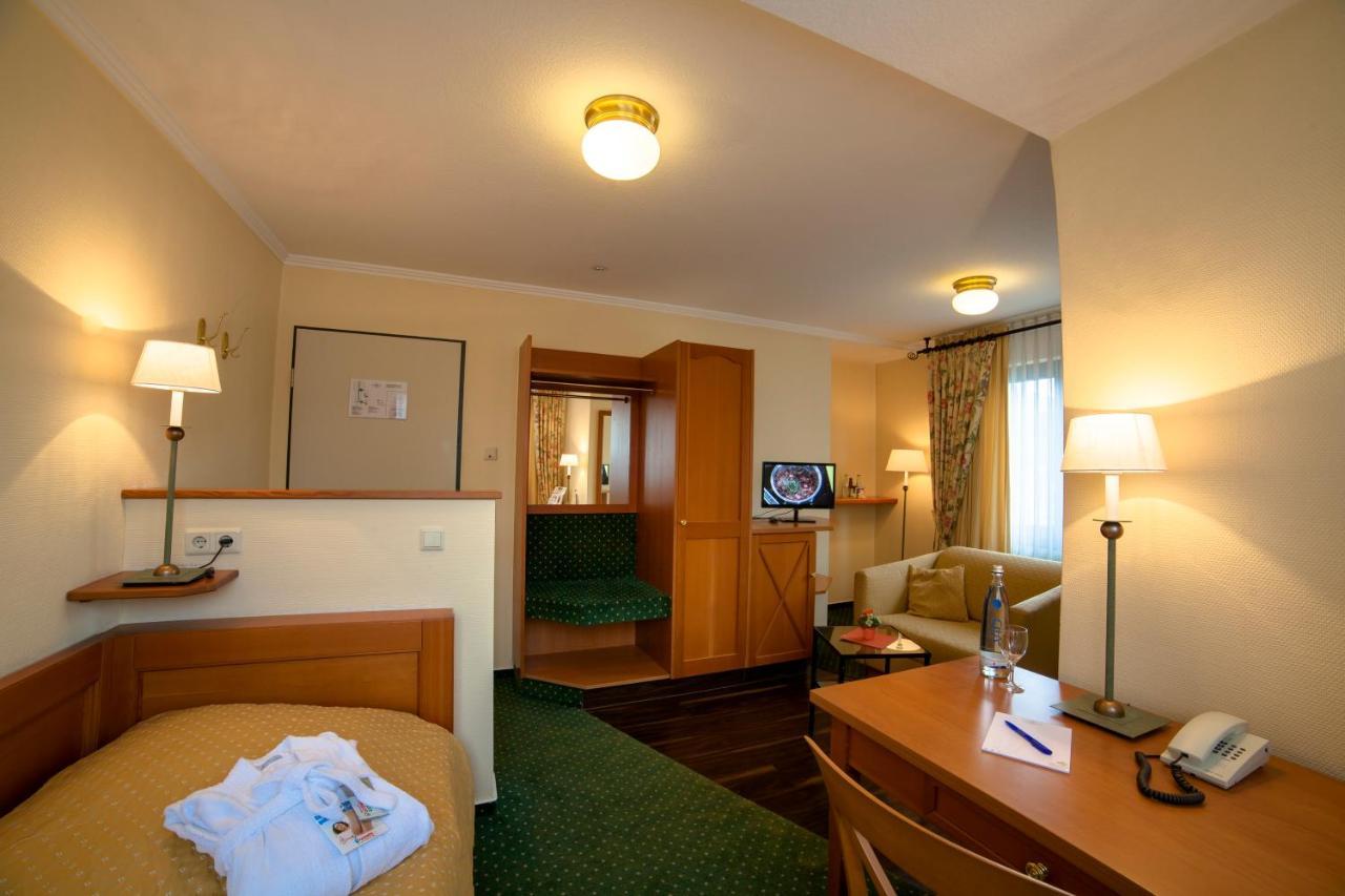 Waldbreitbach Hotel Zur Post מראה חיצוני תמונה