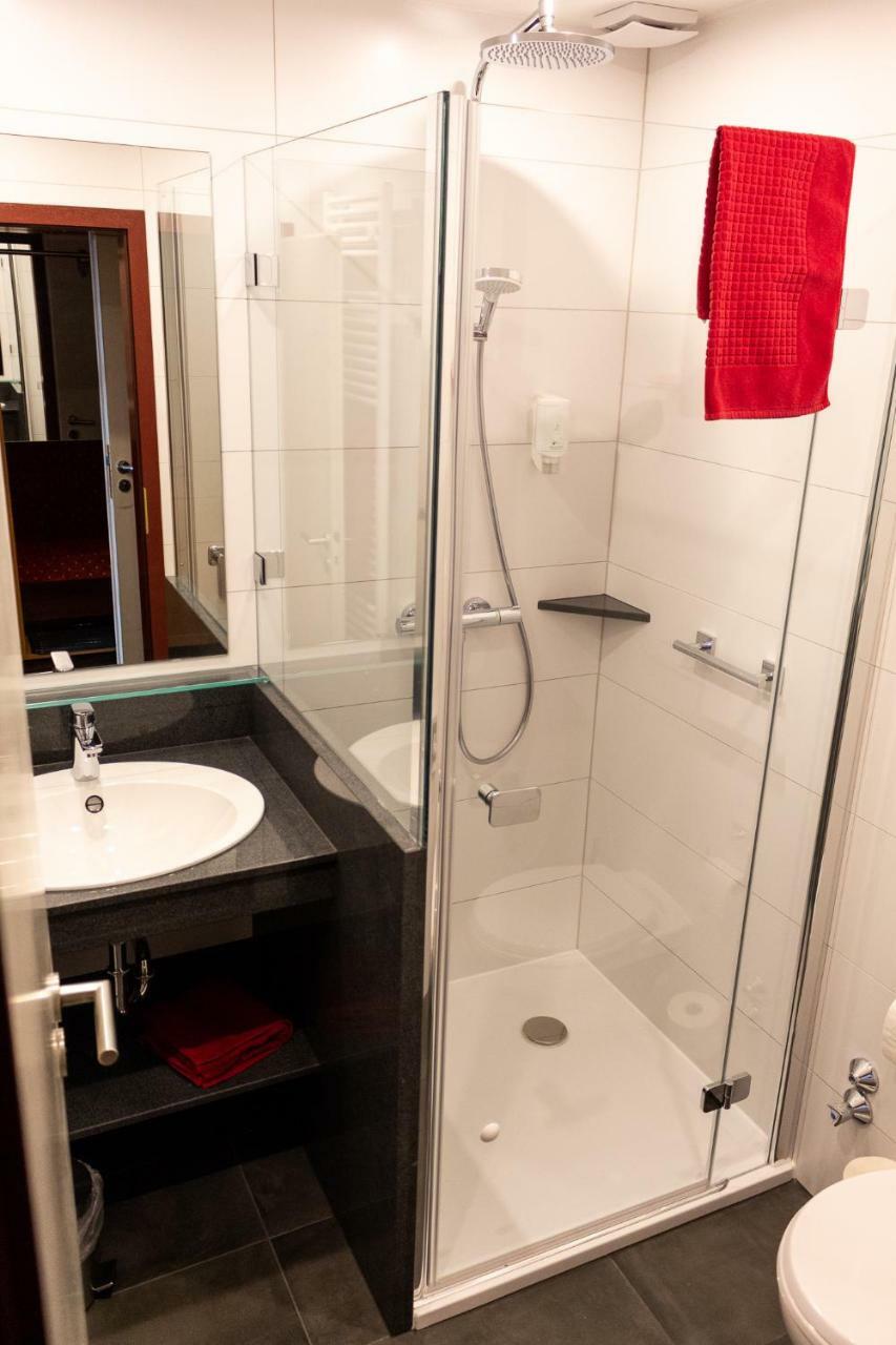 Waldbreitbach Hotel Zur Post מראה חיצוני תמונה