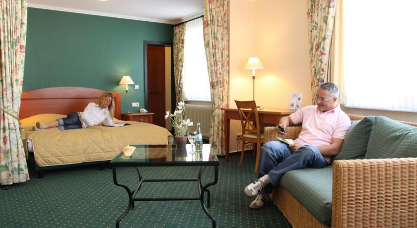 Waldbreitbach Hotel Zur Post מראה חיצוני תמונה